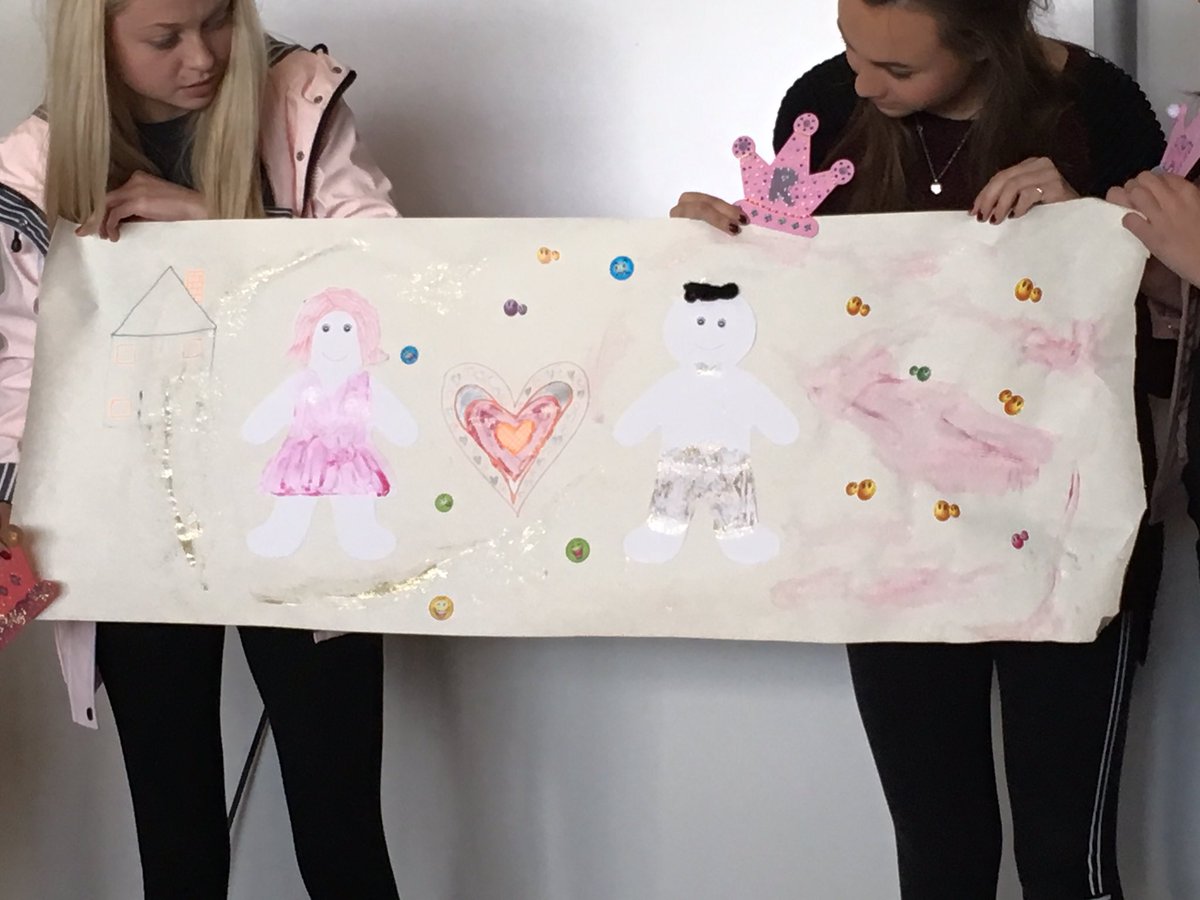 AilsaMcMillan1's tweet photo. @ProfBrendan @QMUBScHonsNurs #personcentredcare First year students use creativity to learn https://t.co/Tu2EhEzNH9