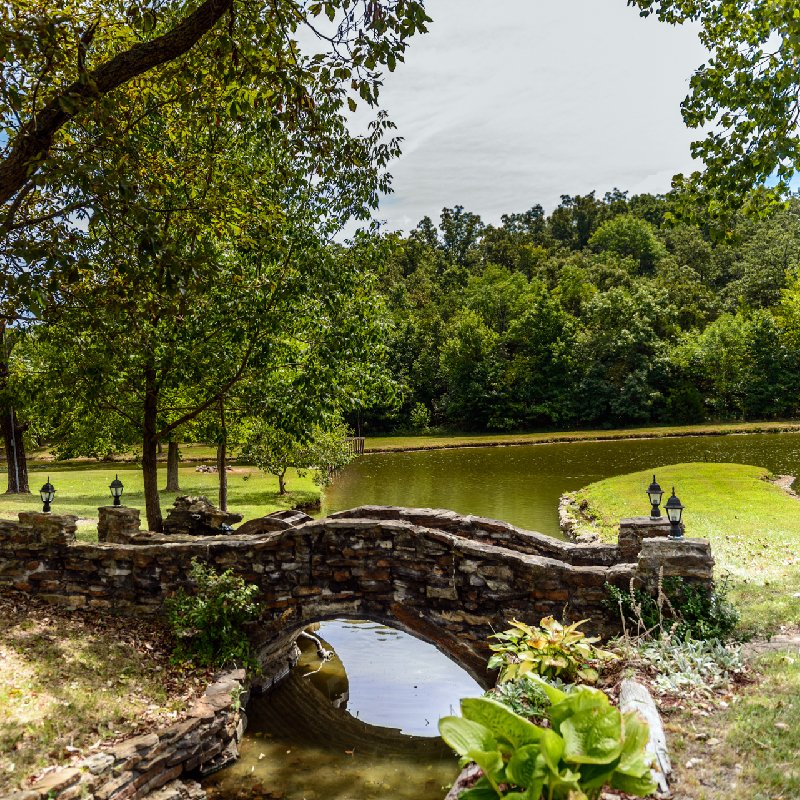 BARIGBY_Auction's tweet image. This beautiful property will be auctioned on Oct. 22. You can own Serenity on the Lake at YOUR price! buff.ly/2d2zBB0 #RealEstate