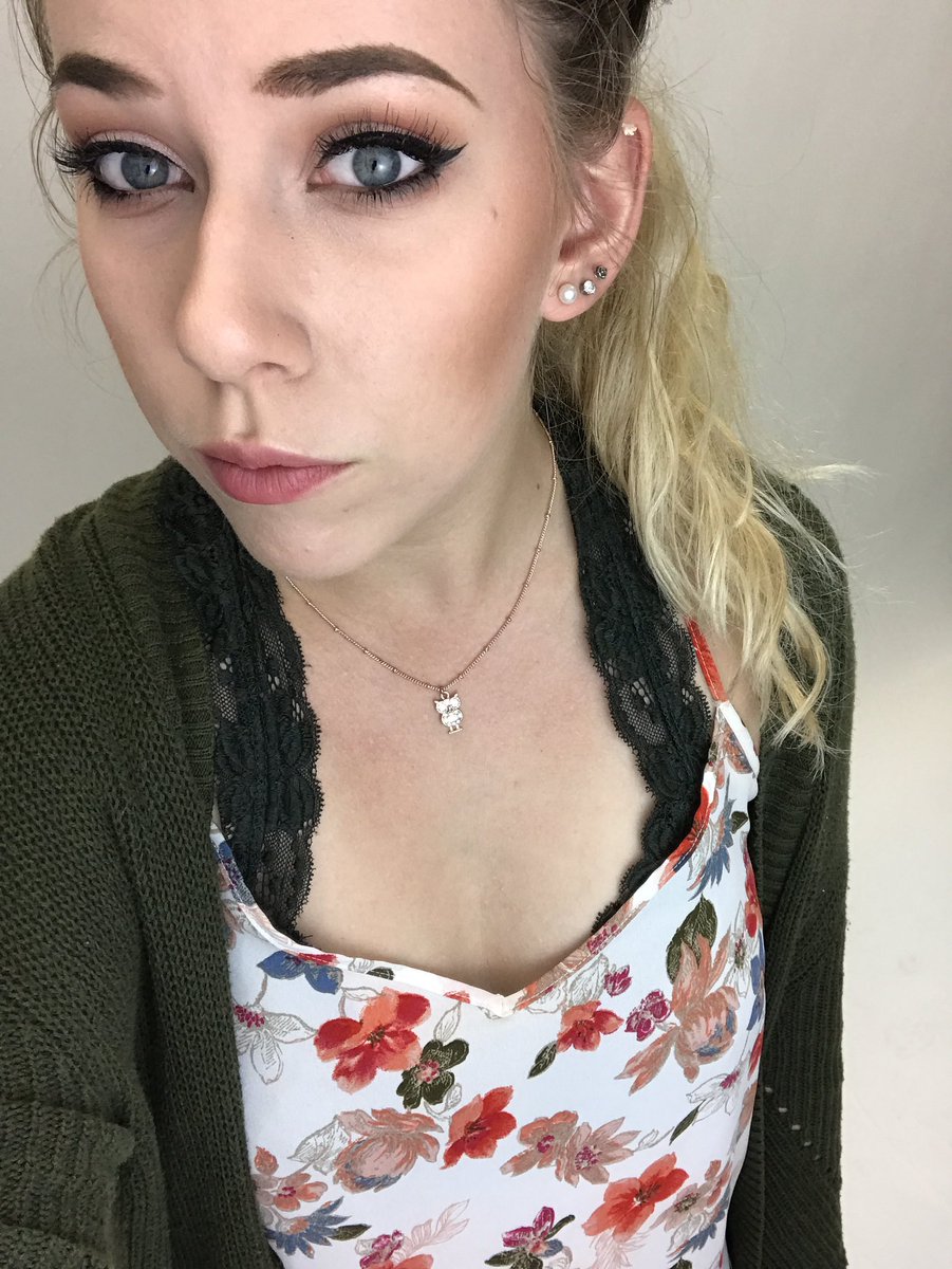 Godzsmallpikin's tweet photo. Day 30 #motd #50daysofmakeup #mua https://t.co/KIg38AKocY