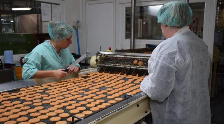 ornedev's tweet photo. VIDEO #Orne #Normandie La biscuiterie de l’Abbaye se lance dans le salé @Normandinamik  https://t.co/l1LZwPqeGR https://t.co/I1HVJZ4Wr7