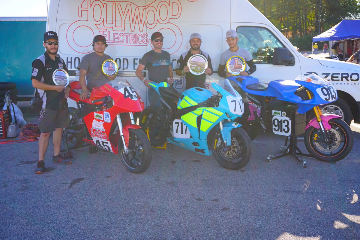 HWoodElectrics's tweet photo. Won Trophies!
Team #HollywoodElectrics secured 1st & 2nd in two races on custom #ZeroMotorcycles at #2016BVF #AHRMA #eMotoRacing!
๐๐๐โก๏ธ๐๐๐๐ https://t.co/ZJShQdQkus