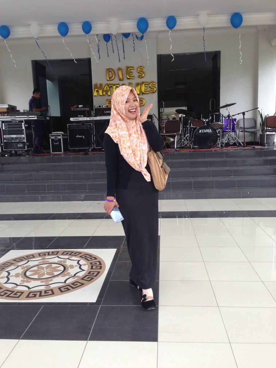 sittiarafah's tweet photo. setelah sekian lama :D baru nonggol lagi ^^
bahagia terus ya tan :) https://t.co/cX2VX6Vu8U