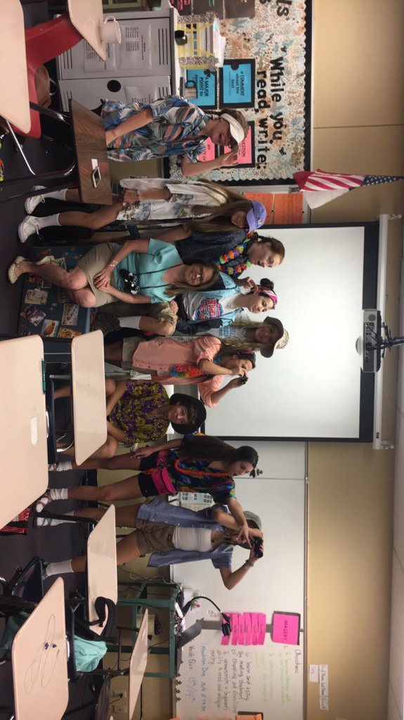 WarrenGCISD's tweet photo. Tacky Tourist Day grammar gurus creating tours of New York in varied sentence structures....#ghsunity https://t.co/0J25H8LYnW