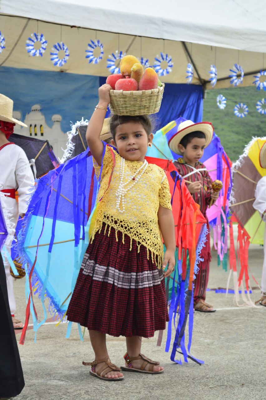 MundoChapin on X Nina con traje indigena Purulha Baja Verapaz foto por Evelyn Rosmery Velasquez Catalan Guatemala Visite https t gw5ttQZOFe https t nlk4zmvfxy X