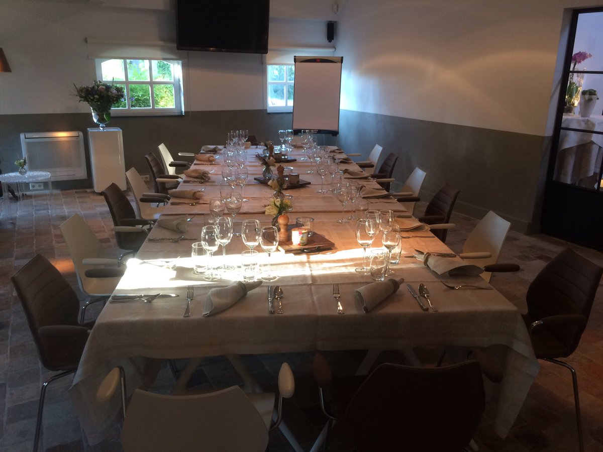 MeijkedeGreeff's tweet photo. Vanavond #24uChefsTable op een wel heel bijzondere locatie @Boordhuys met @IndoJacco en @24Uinbedrijf https://t.co/O6dVh6zoE0