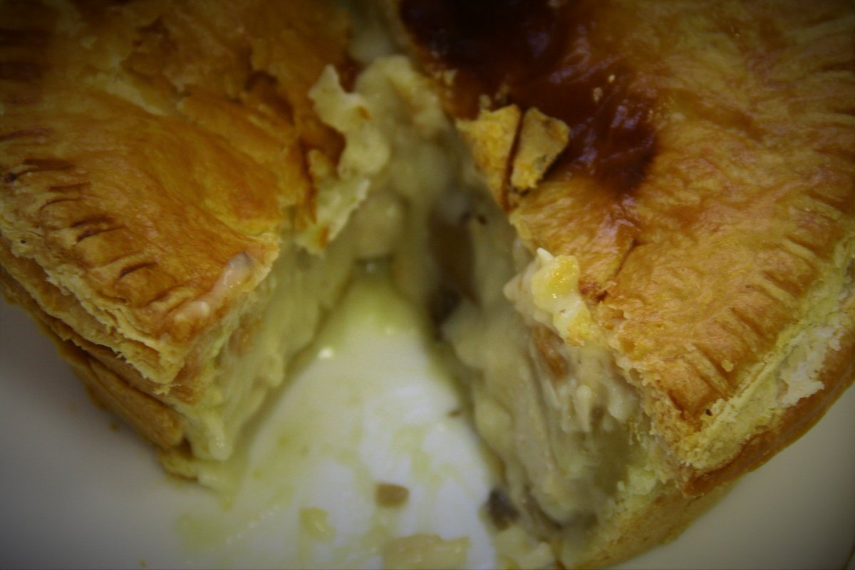 Creamy Chicken &amp; Mushroom pie for a quick and easy mid-week meal
#Chicken #Mushroom #Pie #Readymeal #RusticKitchen #Nugentfoods #Ashbourne