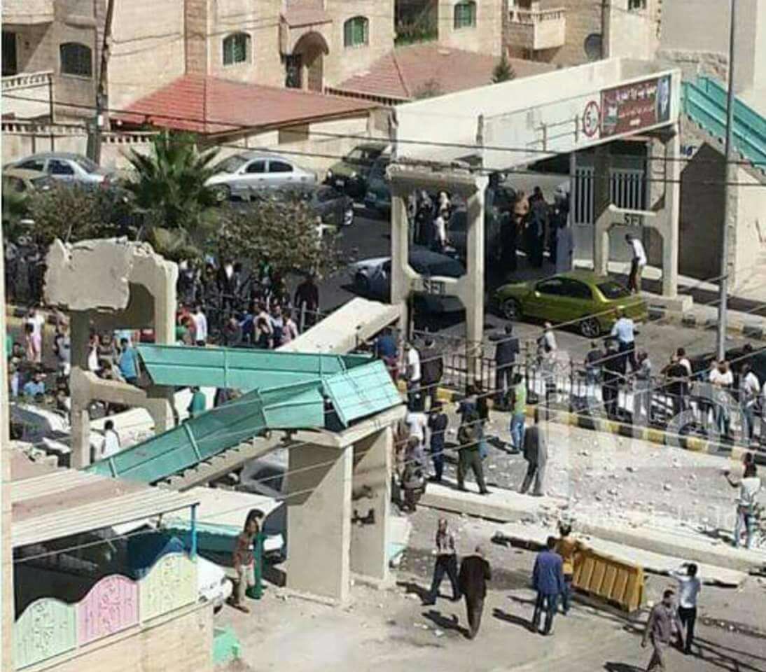 AmmanProblems's tweet photo. انهيار جسر مشاة بطبربور #Amman #Jo #ammanProblems https://t.co/j5LA7sI9kc