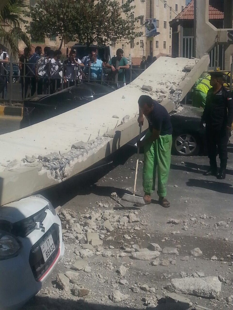AmmanProblems's tweet photo. انهيار جسر مشاة بطبربور #Amman #Jo #ammanProblems https://t.co/j5LA7sI9kc