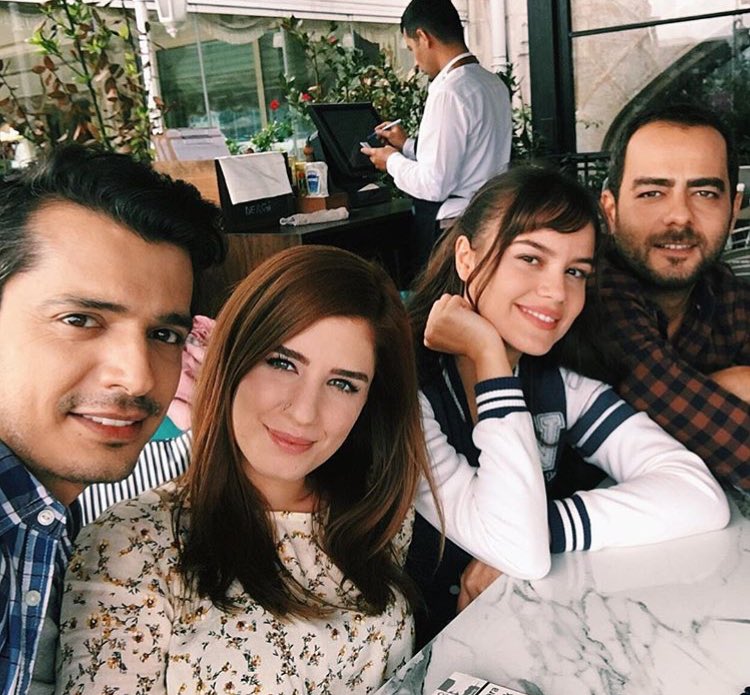 KAysegull's tweet photo. Benimkiler(: @KAIsmaiil_ @KANihan_ @KASerdaar_  #KiralıkAşk https://t.co/uJ74PzgZJg