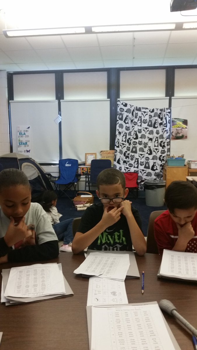 eholt502's tweet photo. Feeling good how our mouths move differently when we say long and short vowels! @cdroom504 @DougTimm34 #cddolphins https://t.co/ps6ssqVWyW