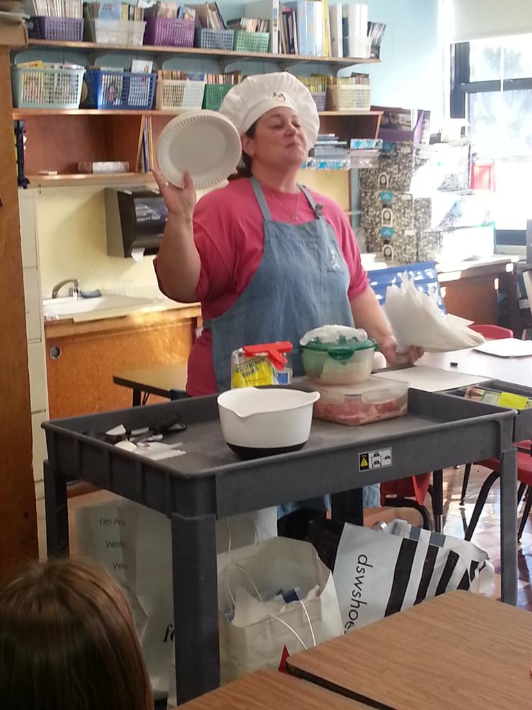 tomlittogether's tweet photo. Parent, tchr, & baker Michele Bedosky tchg 3rd Graders baking, part of our creating lng theme. #learningtheme https://t.co/Y58aQLSs4J