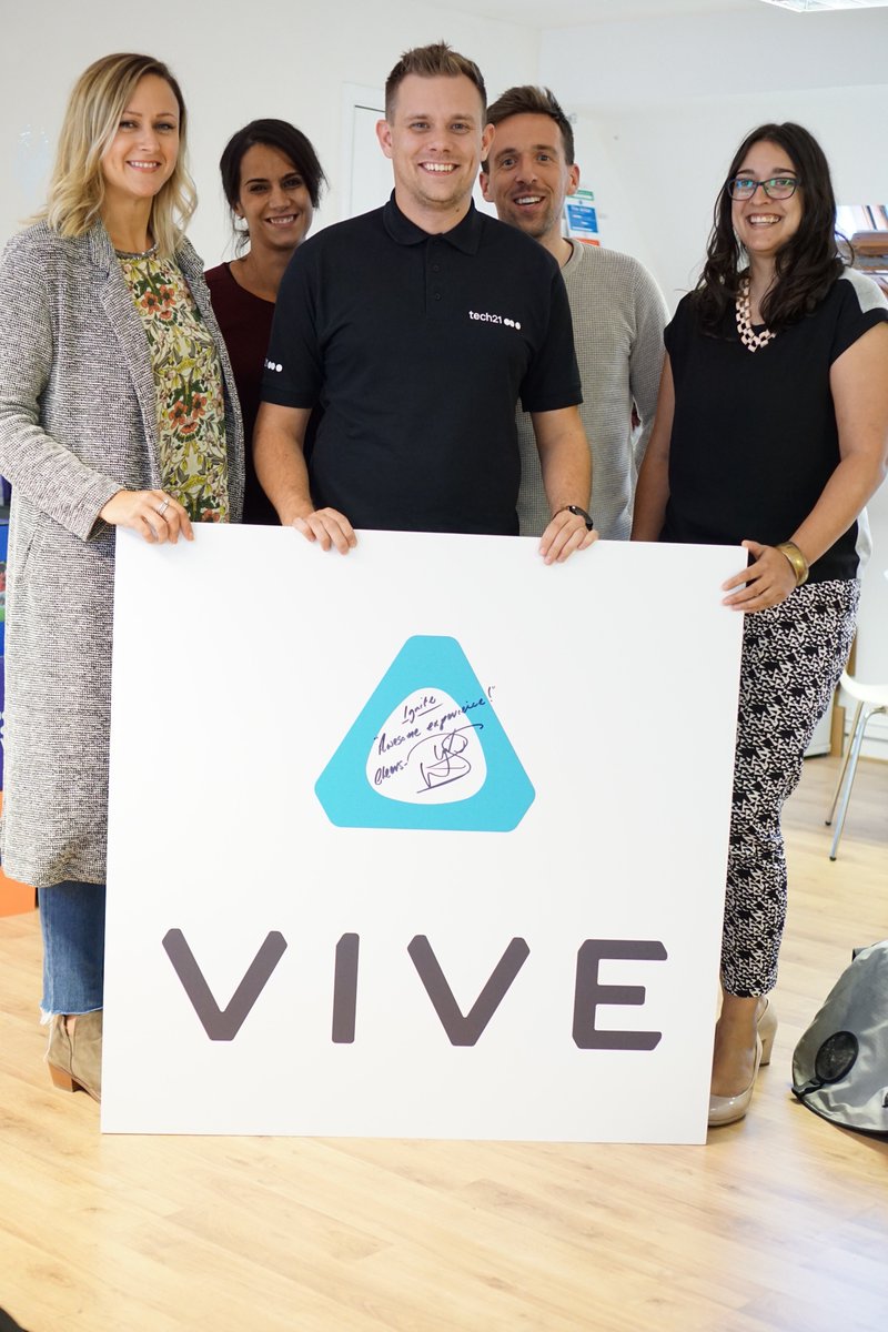 UKIgnite's tweet image. It was a pleasure. The Ignite team love the signed Vive board. It is pride of place in the office now.