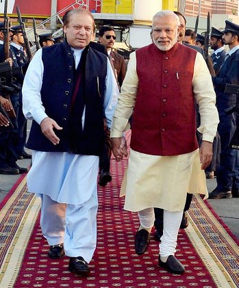 firoztylor's tweet photo. नज़र उनकी ज़बां उनकी मैं किसको मोहतबिर जानू,
नज़र कुछ और कहती है ज़बां कुछ और कहती है।
.@DrKumarVishwas 
#PakStandsWithModi https://t.co/l06LqQnLkR