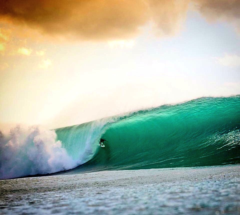 elpoetadelsurf's tweet photo. Así o más espectacular??

De las mejores fotos de surfistas latinos en los últimos meses aquí @goncalvescab en Indo. https://t.co/AMeEtqCRKr
