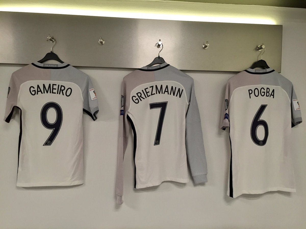 equipedefrance's tweet photo. Les maillots pour #PBSFRA à Amsterdam. Coup d'envoi à 20h45 sur @TF1 #FiersdetreBleus https://t.co/kH9PSdXgD4