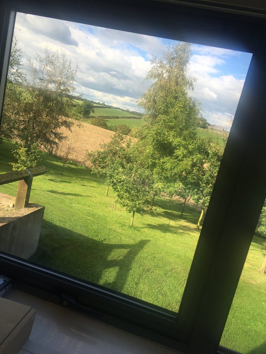 HambletonC's tweet photo. Absolute office view 👌 https://t.co/o4kcNrAREH