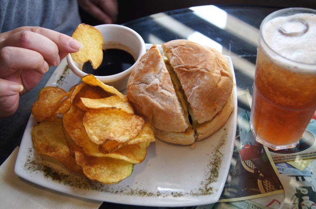 Déjate tentar por nuestro ‘Hot Osobuco Bun’ algo sin igual en la ciudad. #AtteCafé
