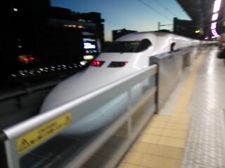 kodama682a's tweet photo. 10/10(月)京都
そして!ラスト5連発700系5本目!!!
定期の岡山行きひかり477号です!
こちらも半分以上はN700系になってます…💦
岡山へいってらっしゃい(^-^)🎵
#700系東海C編成
#477A
#700系連発
#700系5連発 https://t.co/2qvSWftdiS