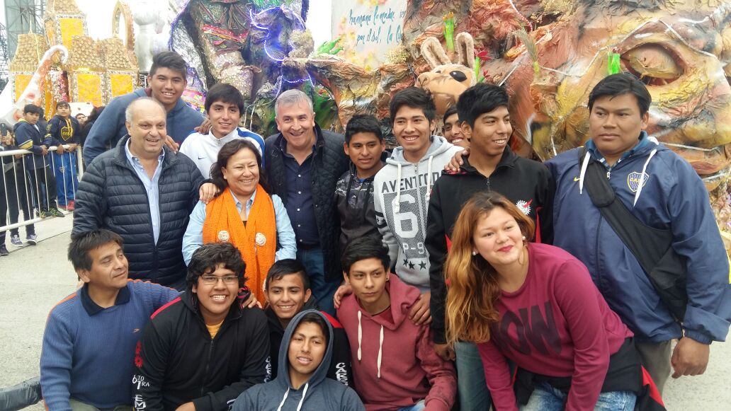 GobiernoJujuy's tweet photo. @MoralesGerardo1 y @herlombardi #ahora en @TecnopolisArg junto a los estudiantes carroceros de #Jujuy #FNE2016 https://t.co/Y5kGKDysAE