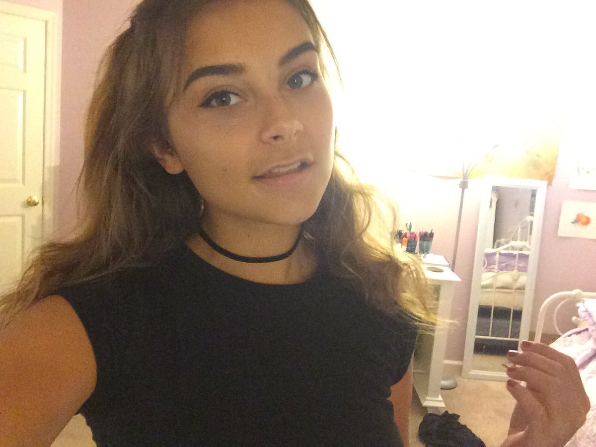happilyhedgehog's tweet photo. i have so much hw but here are selfies https://t.co/MxRAf8pHl1