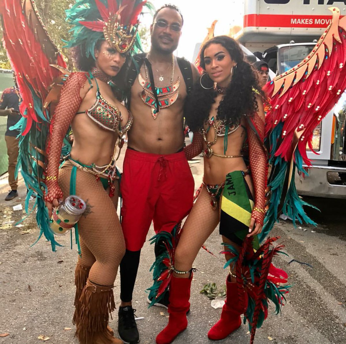 ViewsFrom876JA's tweet photo. 📍 Miami Carnival 2016 Highlights 

  #MiamiCarnival  #MiamiCarnival2016 #ViewsFrom876 #View876 https://t.co/wTnkwmEQgJ
