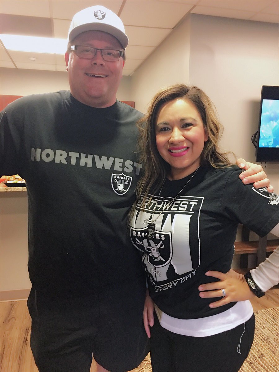 JenaMidgetMarie's tweet photo. Love hanging out with Jeff Jaeger and his Family. #RaiderNation #Raiders #NWRBC @NWRBC https://t.co/va6Mngdome