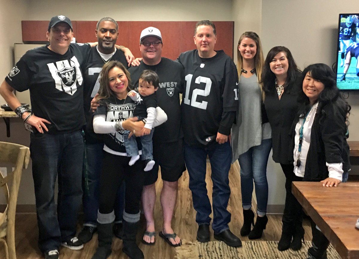 JenaMidgetMarie's tweet photo. #BlackSunday Vibes with Jeff Jaeger #Raidernation 💀 #Raiders #NWRBC @NWRBC https://t.co/eDEv4oVcoT