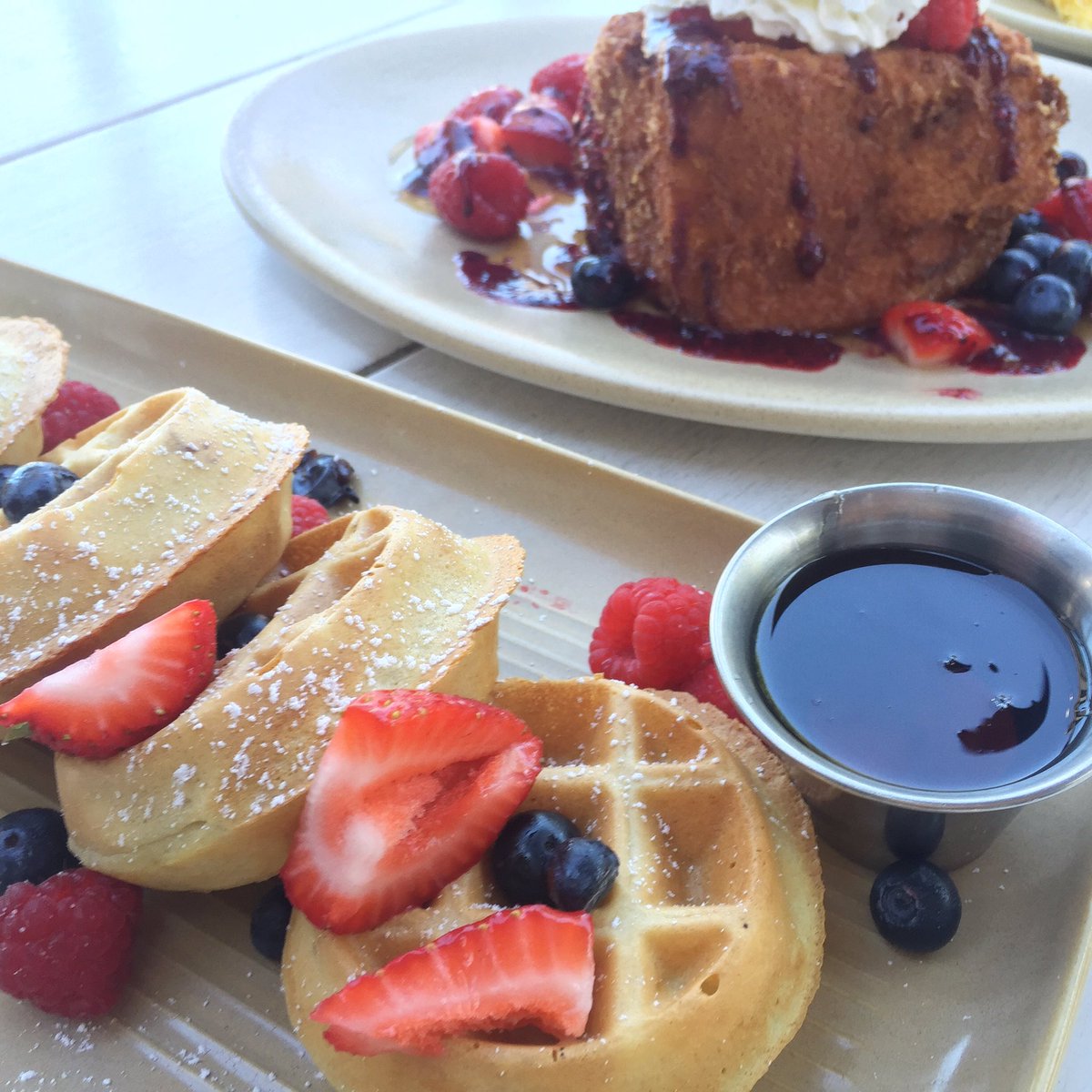 ExtraPlateApp's tweet photo. Who said brunch was only on the weekends?

#Food #Homemade #ExtraPlate #ExtraPlateApp #App #Waffles #Frenchtoast https://t.co/FdiFkzRcW4