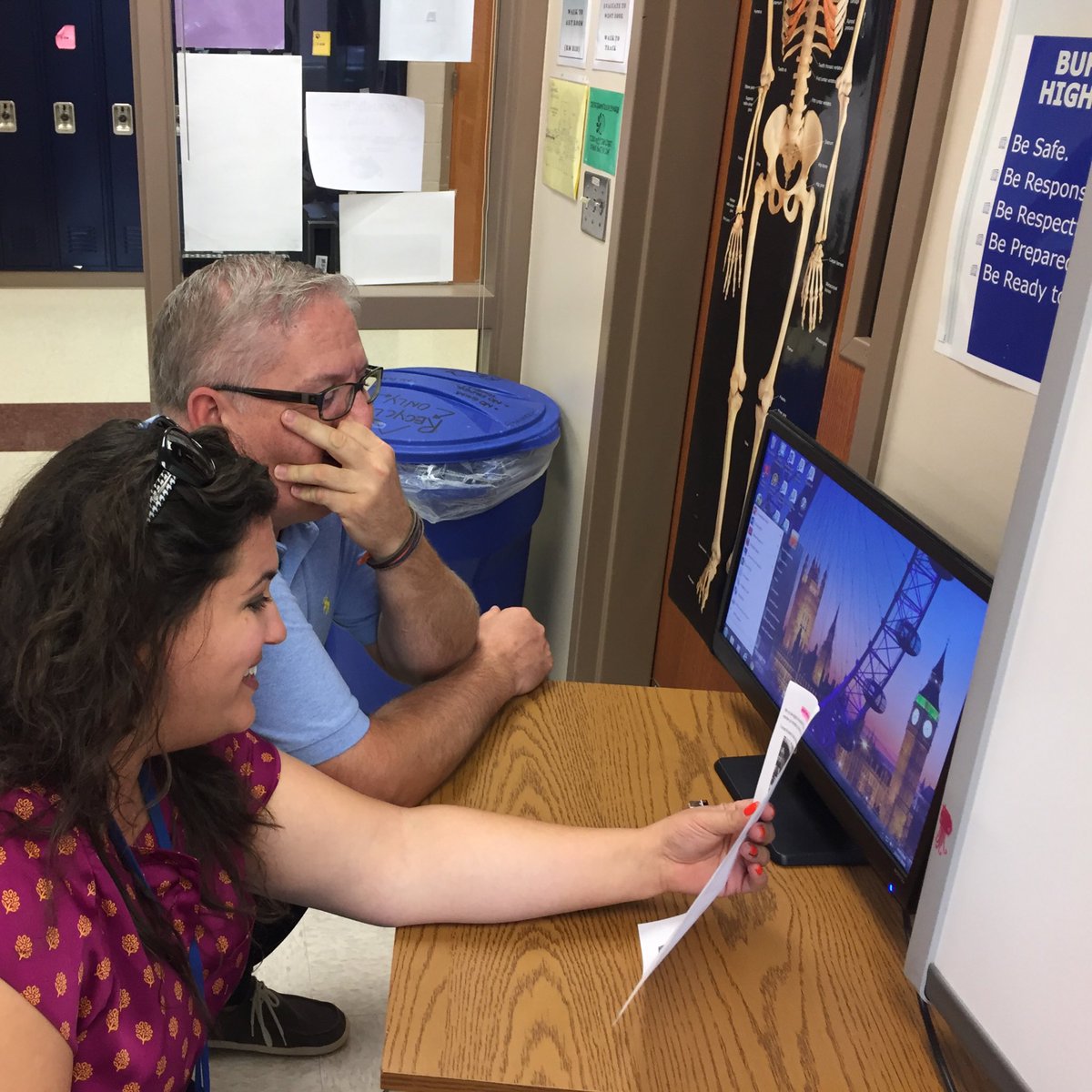 RosieOnTheFly's tweet photo. #TeachATechTipToAColleague taught @jayjbuffett how 2 find my #SunPlans using a direct code! @TechTolliver #BuffettKnowsEdTech @BuffettMagnet https://t.co/tK207netae