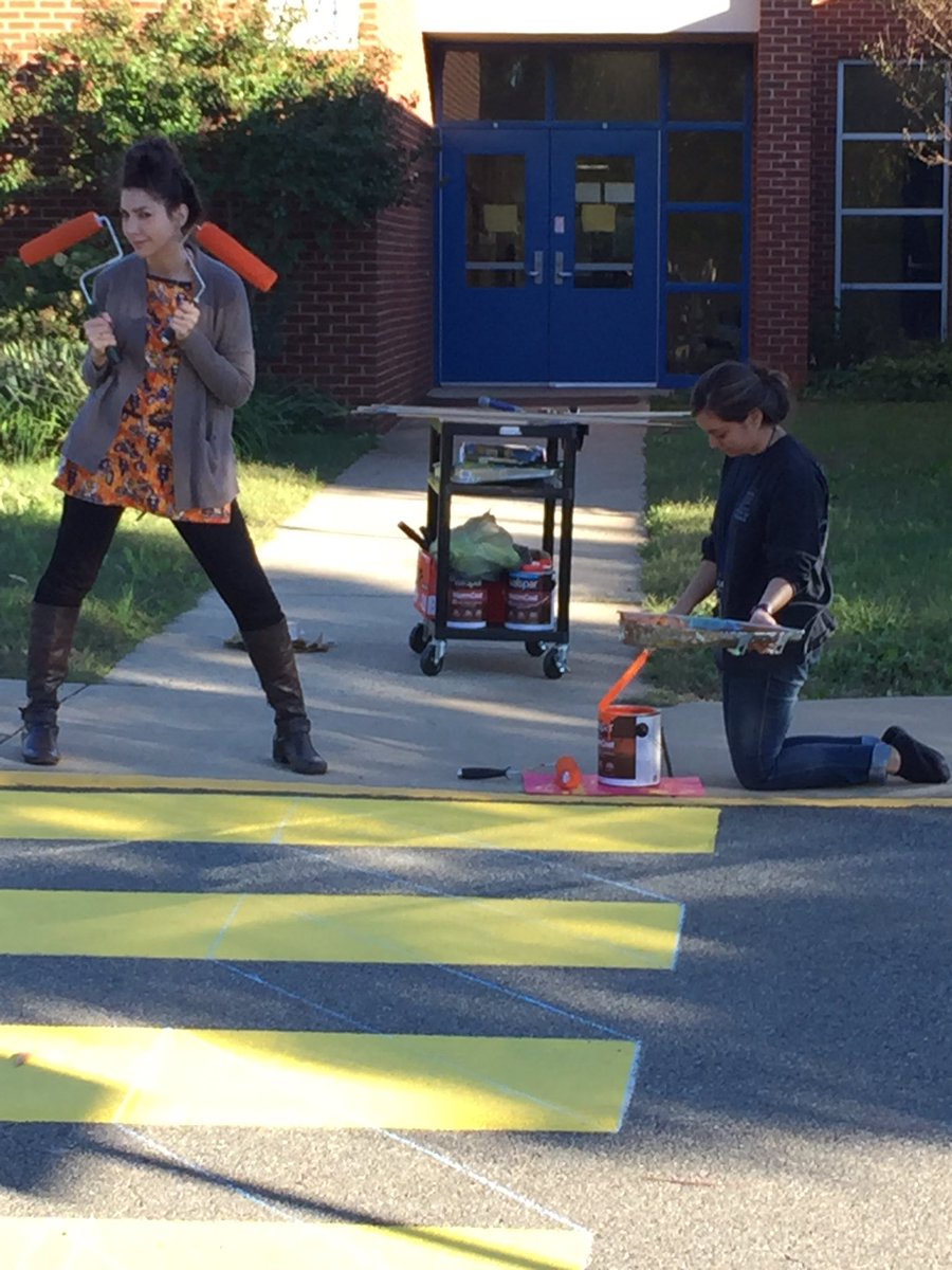 IChalita's tweet photo. #HispanicHeritage #carloscruzdiez @CaleElementary @VargasACPS @HobgoodClass @pammoran https://t.co/eaRtR5TwVU