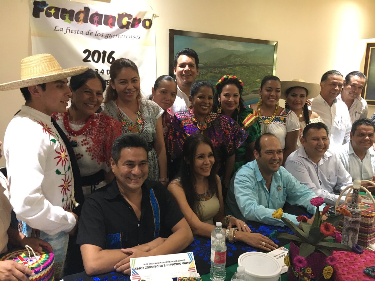 ADNcultura16's tweet photo. Anuncian #Fandangro2016 del 2-4 diciembre en la explanada de la Piñata del Parque Papagayo #Acapulco https://t.co/SjXQOyrBdY