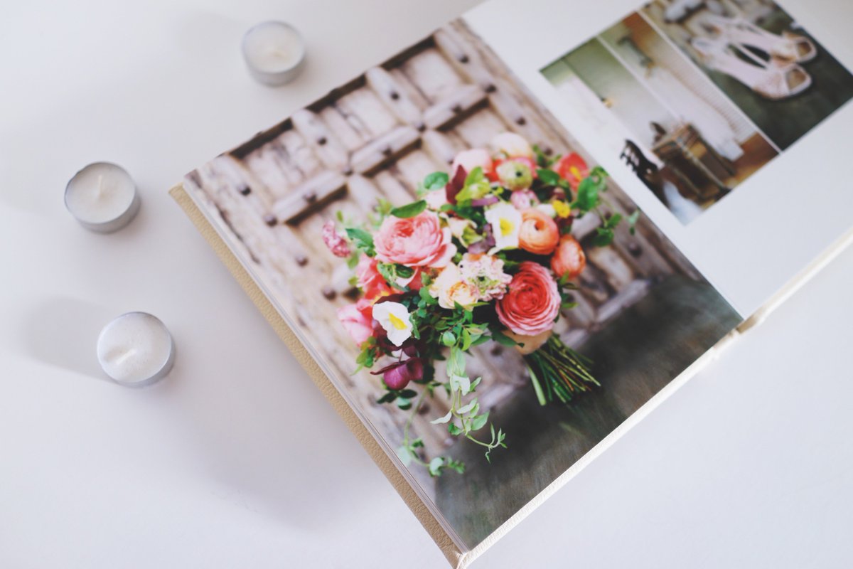 Forbeyon's tweet image. This Linear Bound Album with Cream cover material is absolutely beautiful and flawless!