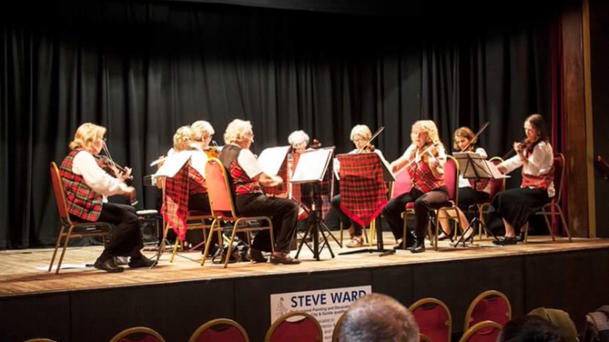 IWScotFiddler's tweet photo. Here we are at Freshwater Memorial Hall ..... call our bookings secretary Shirley on 247496 if you would like to book a concert https://t.co/RLb3UYdwbp