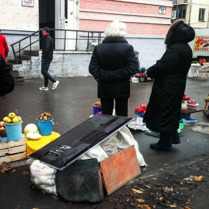 postimby's tweet photo. «Это Беларусь, детка. Тут плазмой прикрывают картошку от дождя!»

Фотофакт: https://t.co/iEc1Xa3g1q https://t.co/ceeCzFFmzk