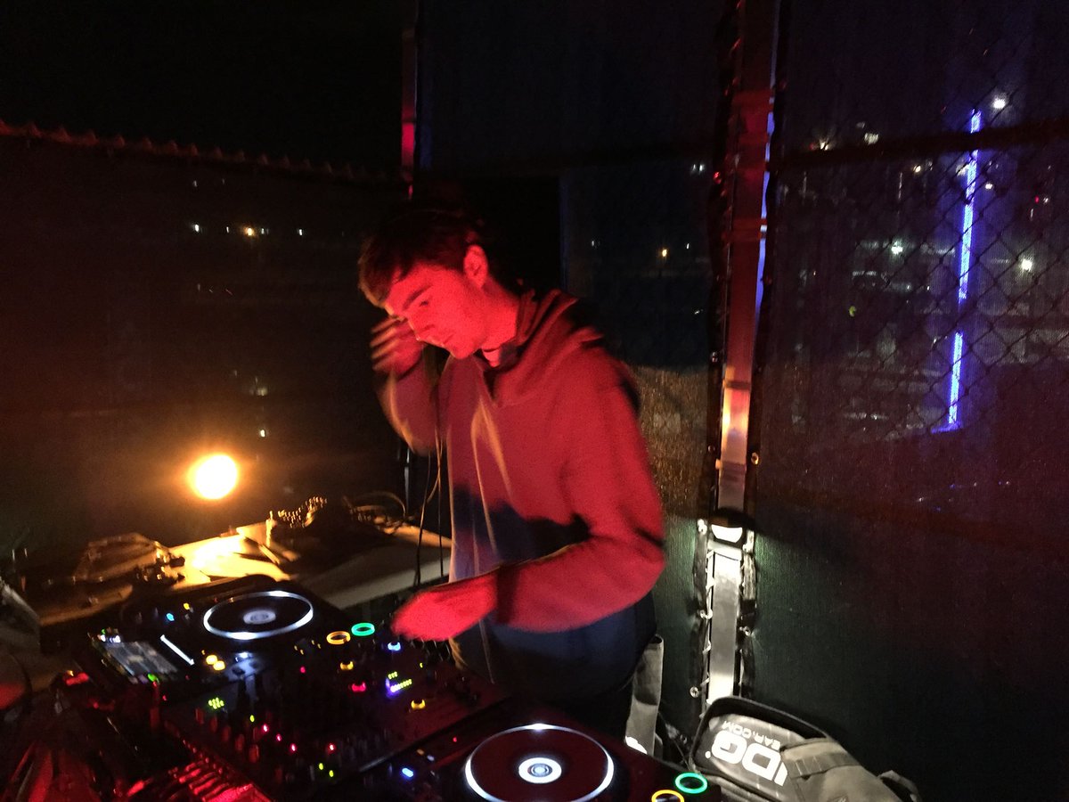 ttthesedaysss's tweet photo. Closing out #VIAFestival w @BenUFO & y'all on #HotMass rooftop ln was the best <3 Love you Pittsburgh #dancedsohard #fam https://t.co/42CMZb3LET