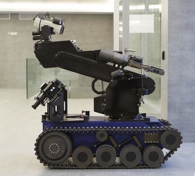 lucysecurity's tweet photo. The Invention Of The Dallas Robot Bomb https://t.co/bkpzAYRbf0 #robot20 https://t.co/IRneA9wFmZ
