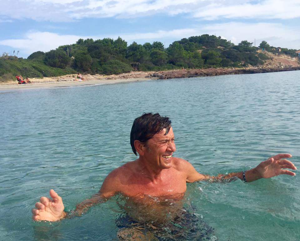 9 ottobre, Sardegna, Carloforte.
Domenica a mezzogiorno.
Da queste parti si fa ancora il bagno...
Foto di Anna

Il  grande  #giannimorandi