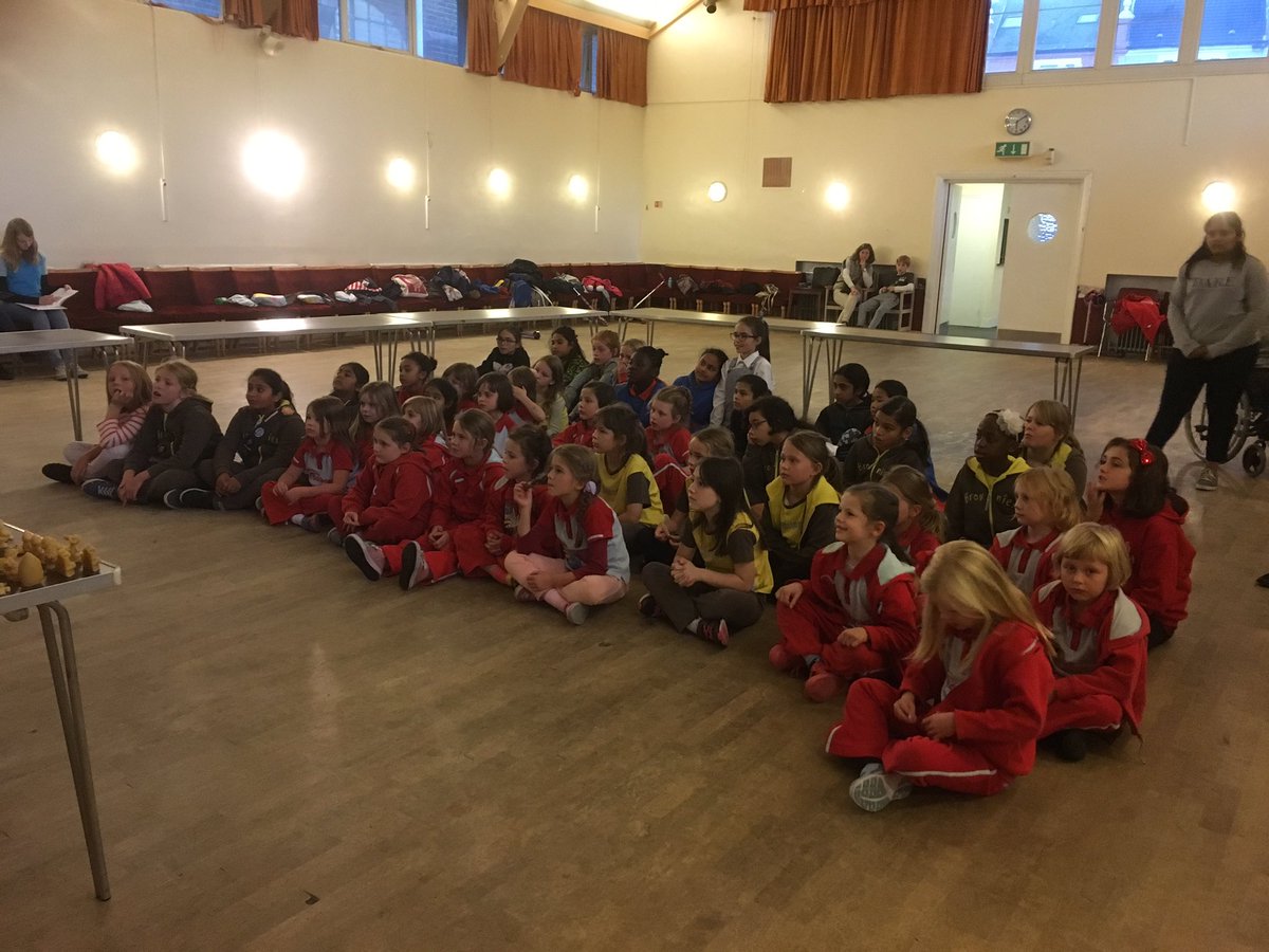 5thTooting's tweet photo. 5th Tooting Guides, Brownies &amp; Rainbows learning about bees and making candles with their Wax https://t.co/4MxdygN5HE