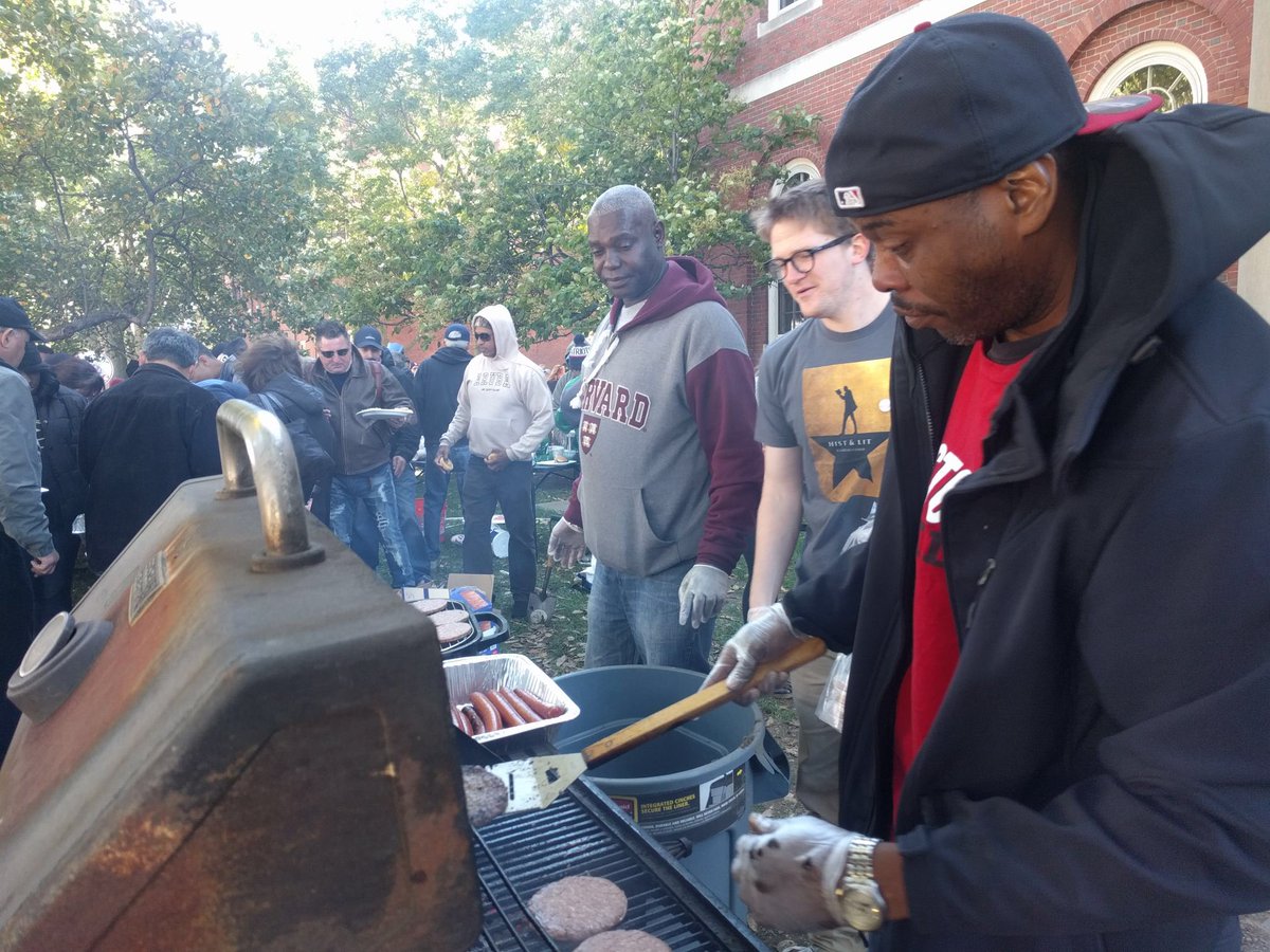 UNITEHERE26's tweet photo. Harvard students set out grills to feed their striking food service workers #SupportTheStrike #1u https://t.co/rLFCHbQKRV