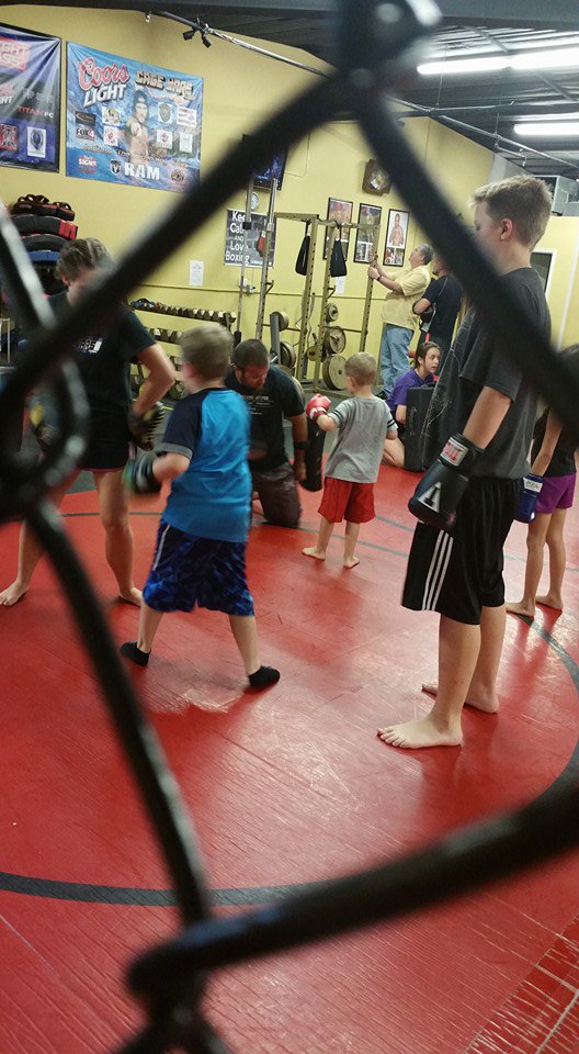 MONDAY=FUNDAY at Golden Fights

For Schedule go to cagewarsnow.com
