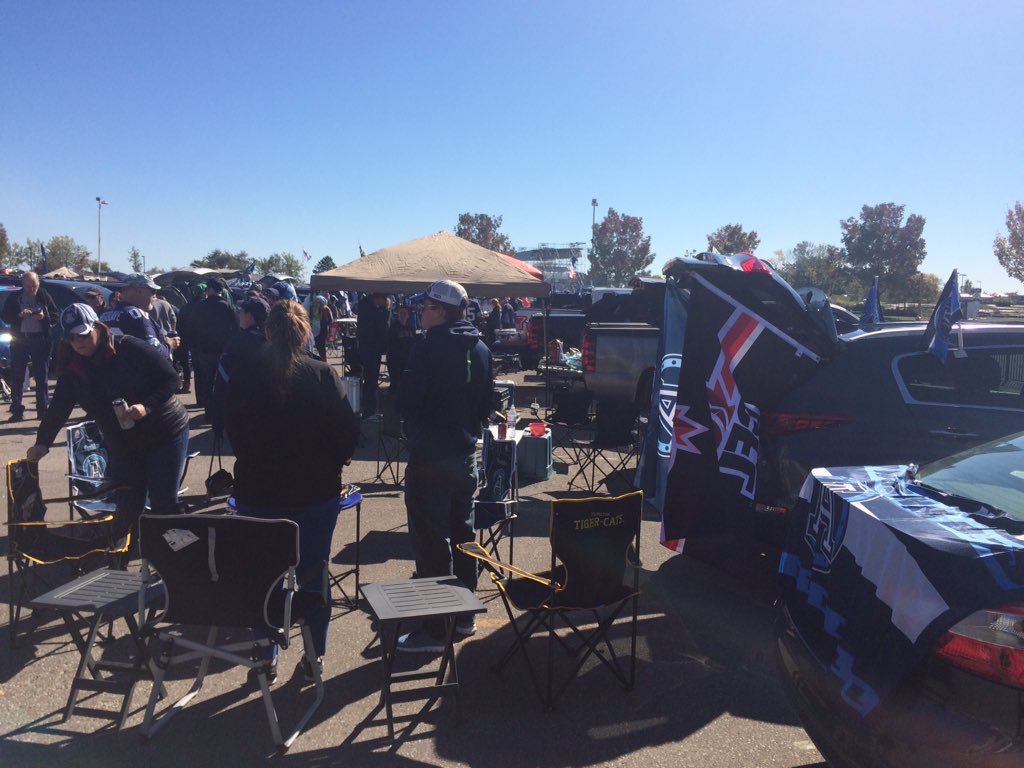 SandyAnnunziata's tweet photo. Game Day! Thankful for $4 beer, bbq and great fans! #ArgosTailgate @TorontoArgos v @calstampeders 4pm @TSN1050Radio https://t.co/JcbAl8Xfih