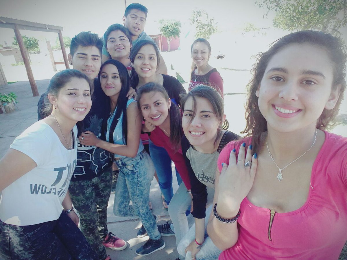 ronunez__'s tweet photo. Cosas lindas y esta foto 😍  #juntada #p17 #sietedeabril #rapelli https://t.co/vE5fq4VU9g