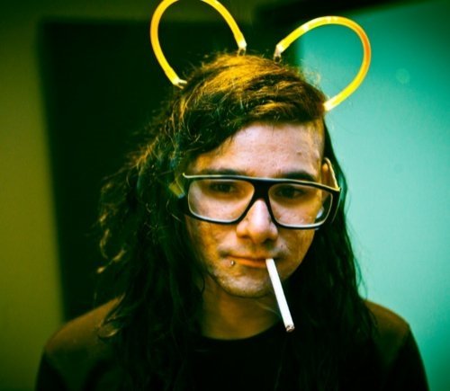 alexis_fujoshi's tweet image. @Skrillex whit @deadmau5 ears ...#Skrillmau5?