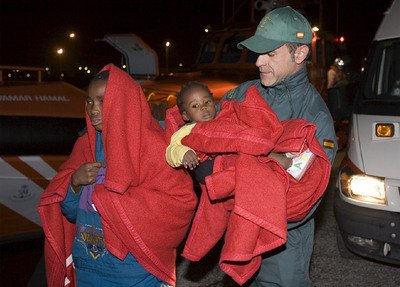 guardiacivil's tweet photo. ¿#SabíasQue los guardias civiles realizaron más de 250.000 auxilios y rescates en 2015?
#SiMeNecesitas📞062
https://t.co/PEWqVY1dXw https://t.co/Qn9x9he8Lx