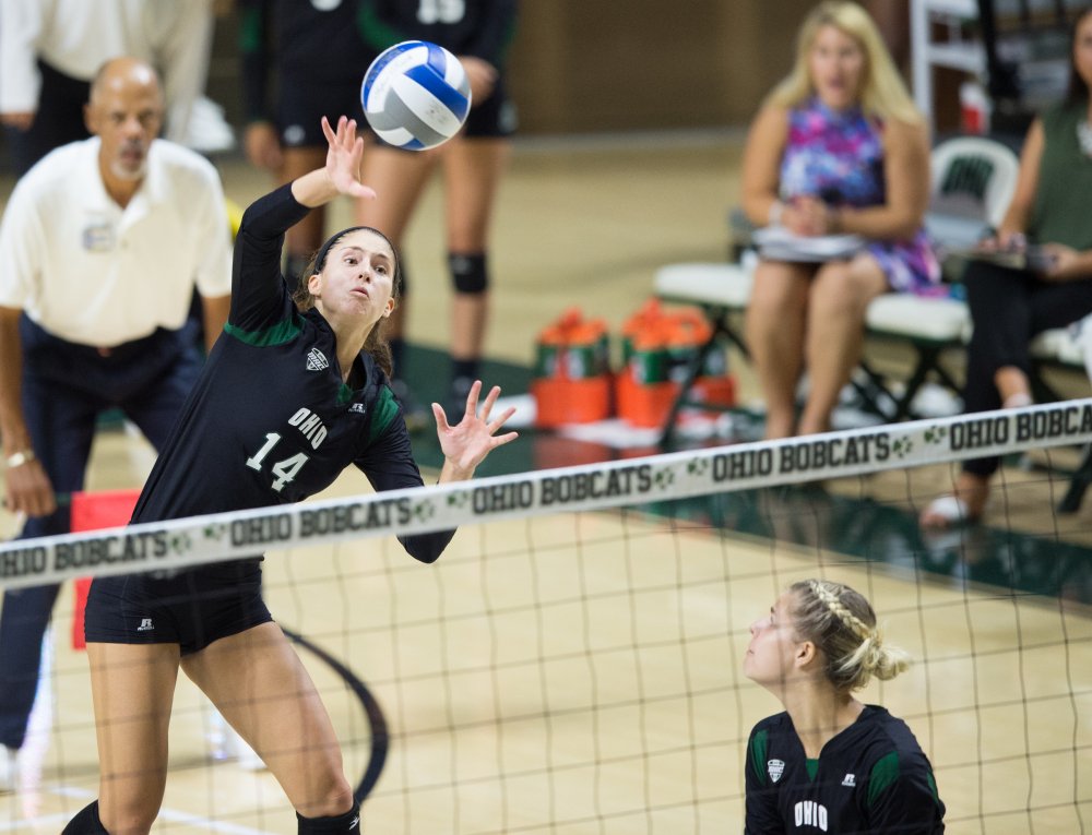 ThePostSports's tweet photo. #OhioVB: After trailing 2-1, Ohio defeats EMU to move to .500 for first time. https://t.co/Yk5vQNPmWE https://t.co/ZsmKsXVg99