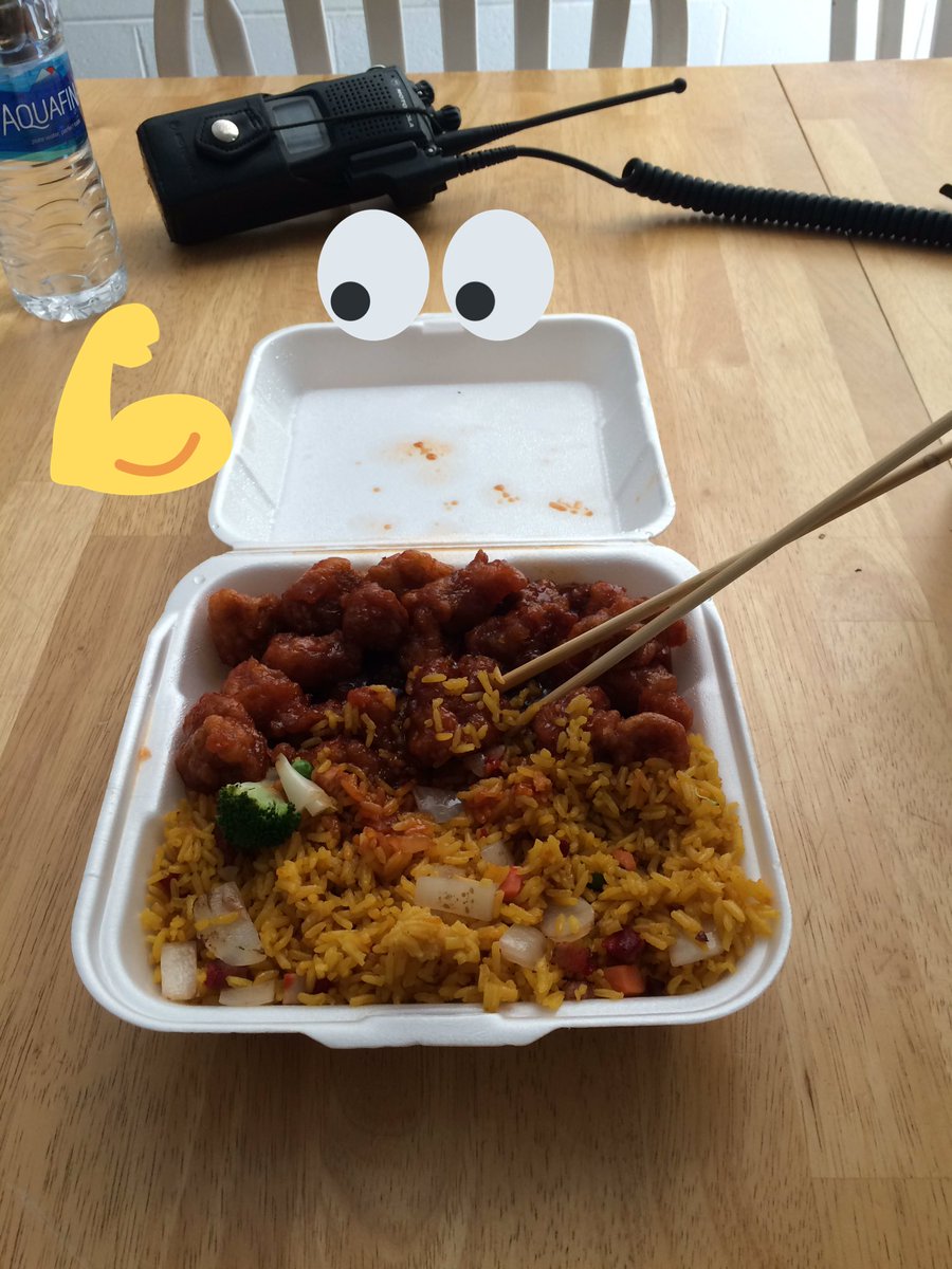saelmgren's tweet photo. #yummyhouse on Ogeechee: thank you for not being weak!  #nopower #nointerwebs #NoProblem   Handwritten tickets and a hot meal! #industrious https://t.co/tv3hBgID7I