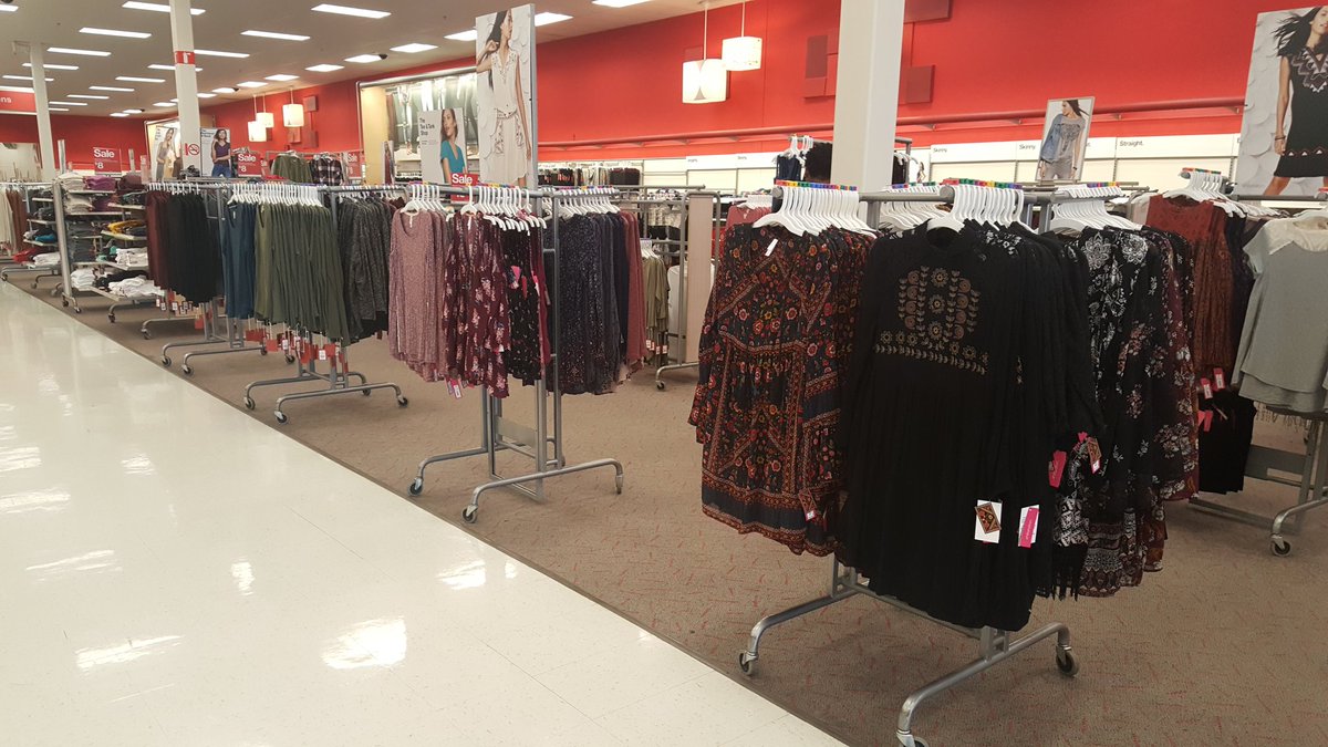 18Emtz's tweet photo. Rocking it out today @T1460!!
#SoftlinesBrandDetail #LeadershipAdAudit #HardlinesZoneRecovery
#ShoeGameOnPoint 
#LODLikeABoss https://t.co/mz1RP8GjnZ
