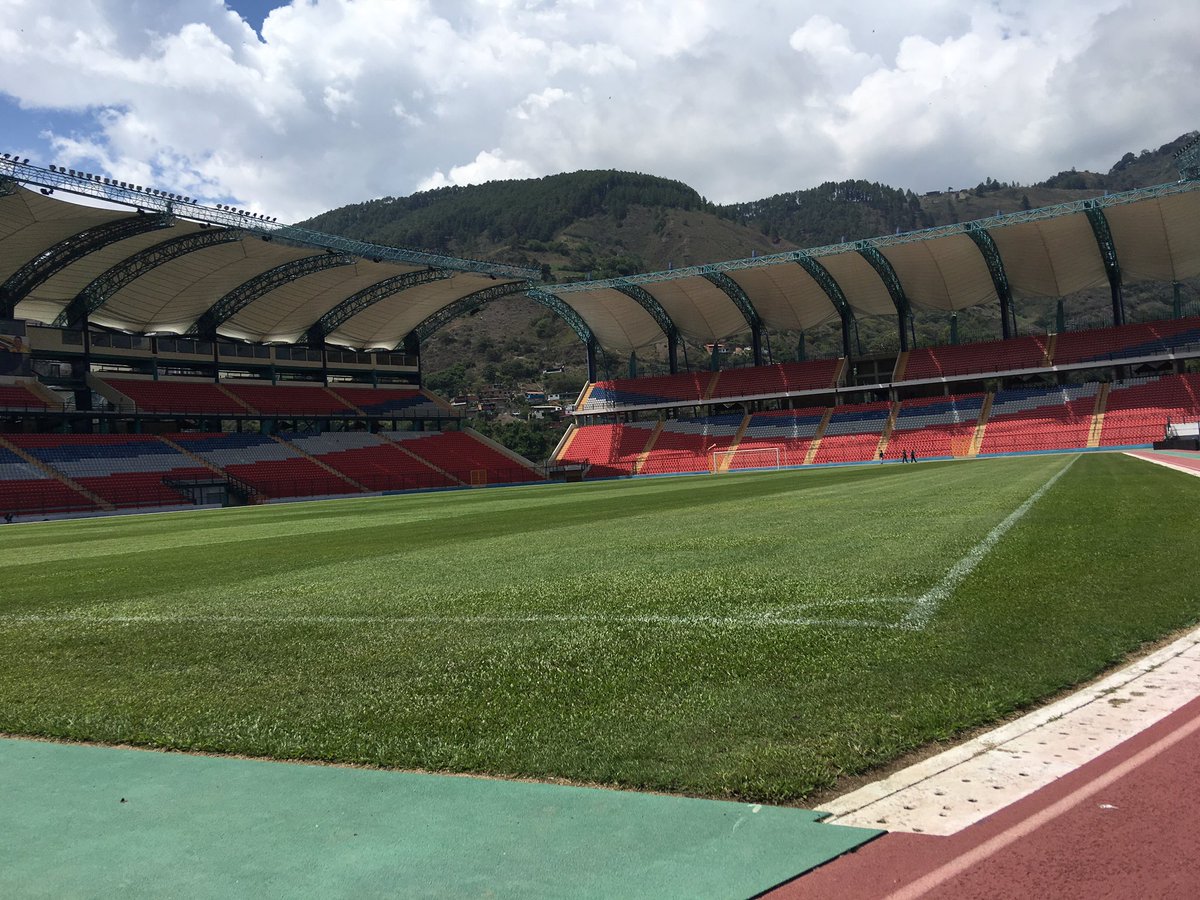 apmingdeportiva's tweet photo. Ultimando detalles para el pitazo inicial del Venezuela-Brasil! Así luce el estadio Metropolitano https://t.co/sRcVn3fLb2