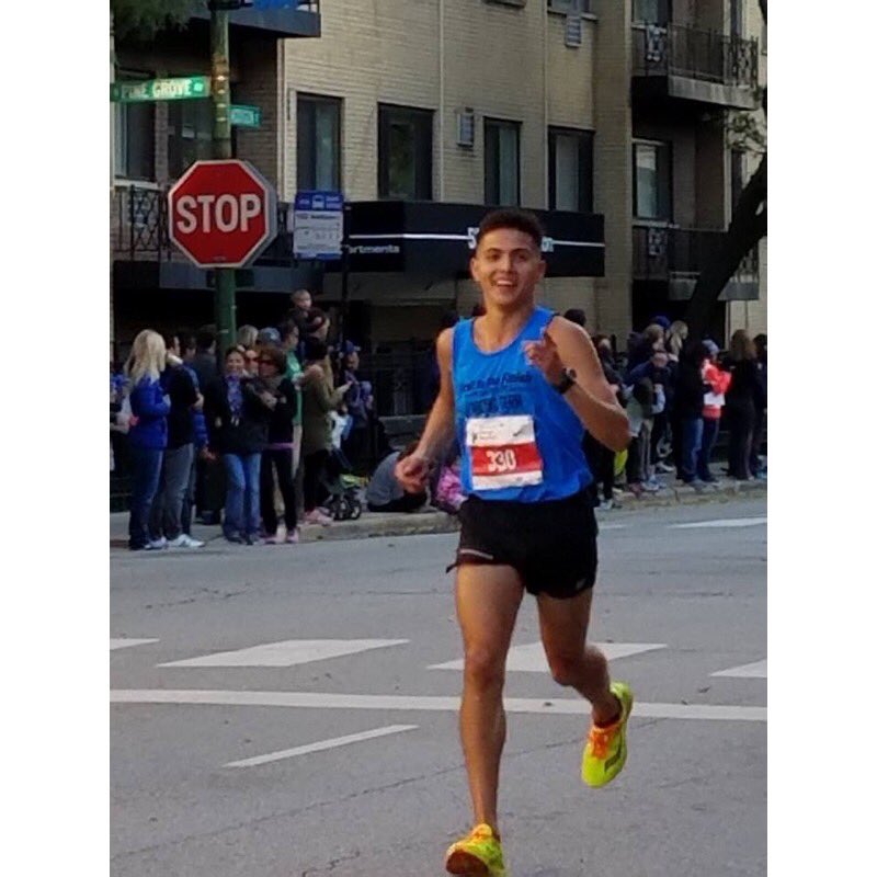FTTFcom's tweet photo. Our #MotivationMonday goes out to #FTTFelite athlete @oscarm447. He debuted at the #ChicagoMarathon and ran 2:27:18! #amazing #fttfrun https://t.co/oETiUN96Ly