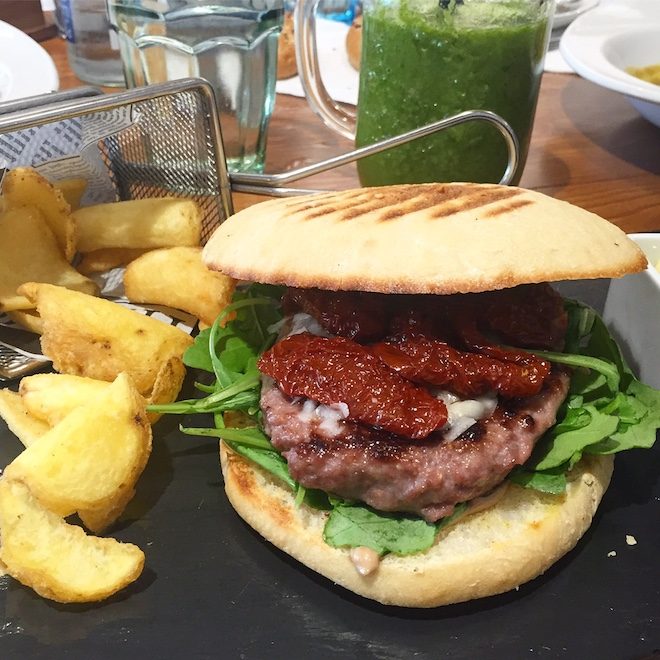 bcncoolhunter's tweet photo. Nuevo rincón con encanto para darse una pausa y comer sano #cafeytapas con nueva carta más healthy https://t.co/yZQybiFlhM @CAFEYTAPAS https://t.co/prJTdYyRrG